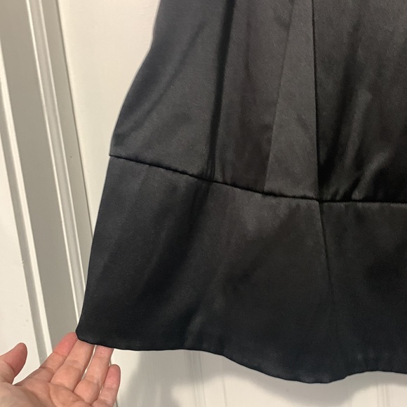 H&M satin skirt. - Picture 2 of 6